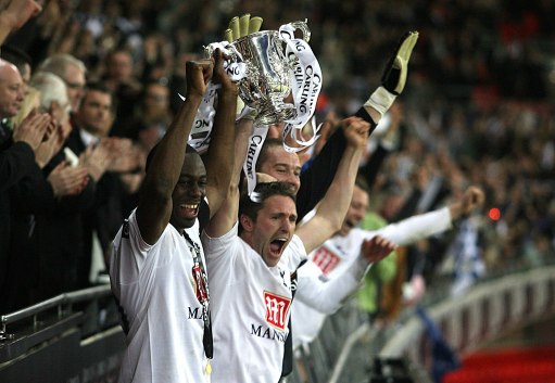 NBA：快船主场险胜鹈鹕