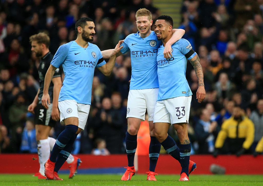 NBA常规赛战报：湖人客场险胜太阳,