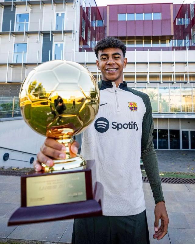 就在今天！26岁姆巴佩2球1助攻 创造69年历史神迹 帮皇马3-0复仇