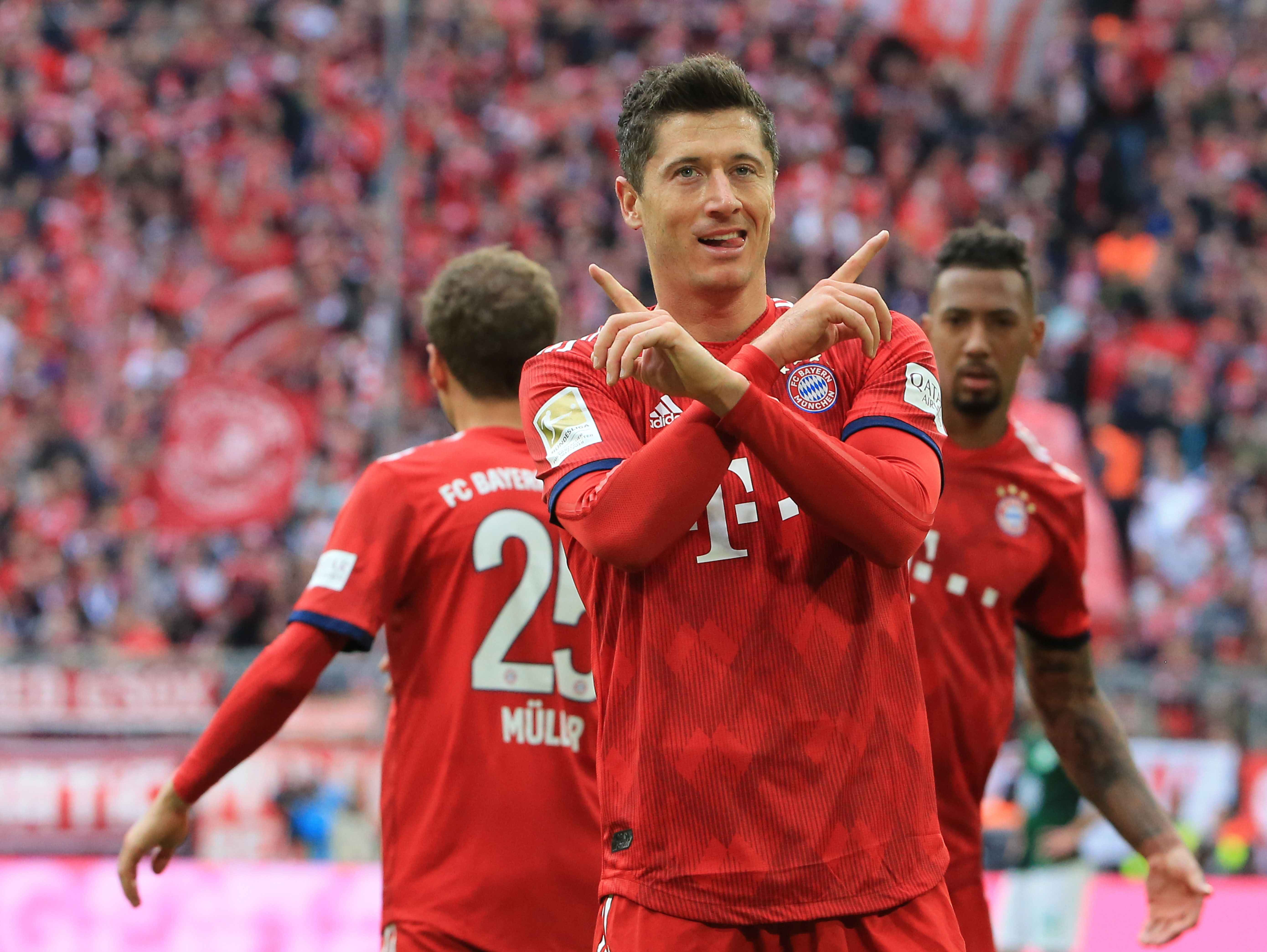 C罗为合作的AI网站宣传，视频中梅罗之争再次成为话题