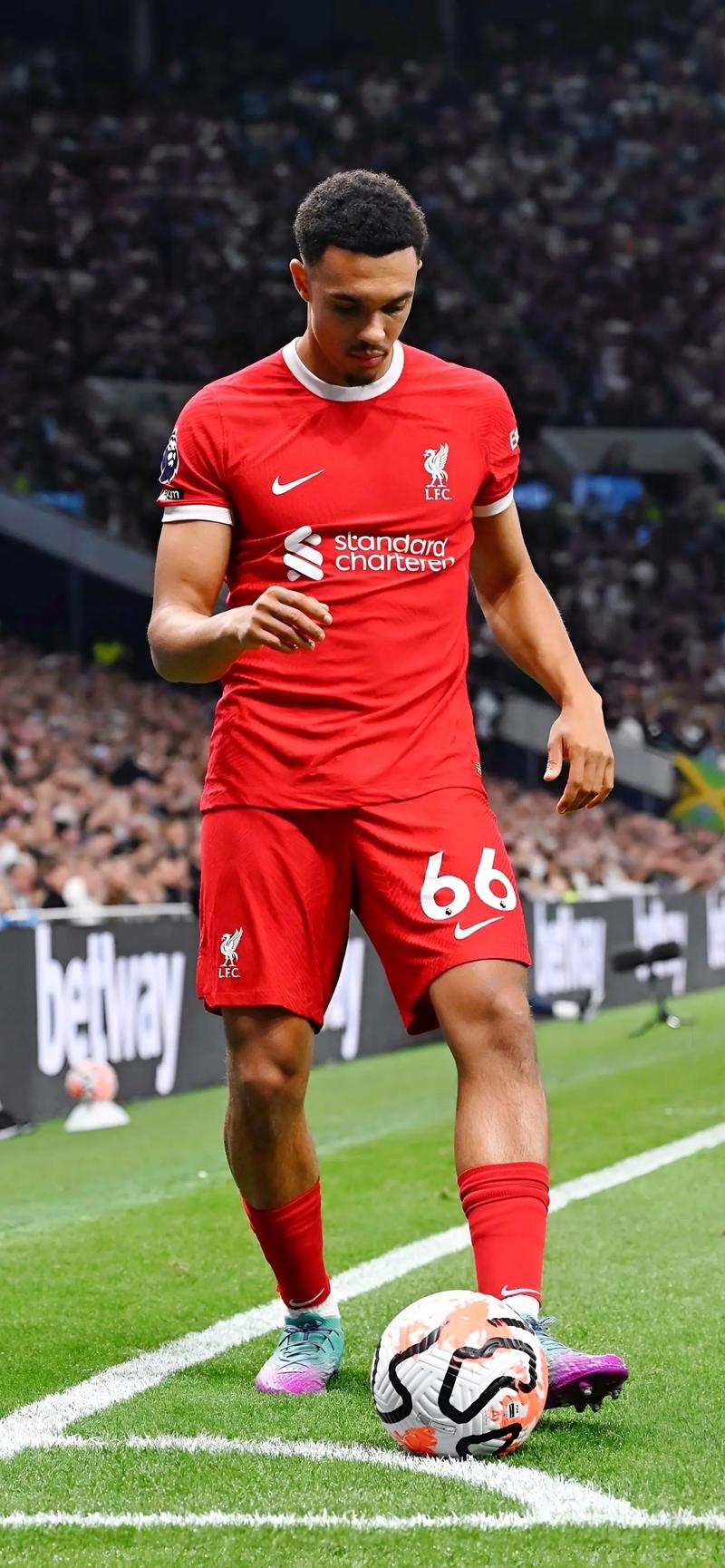 记者：丘库埃泽目前最有可能去富勒姆，土超俱乐部没报价