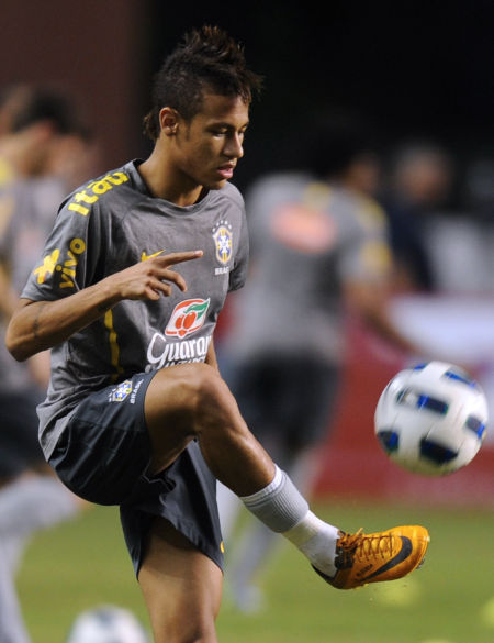 卡斯尔成最年轻30+10+5&3三分且命中率不低于70%球员