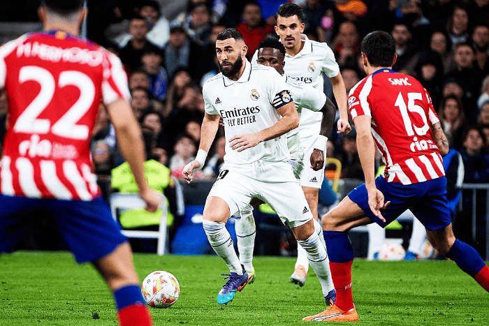 20岁新星独自撑起AC米兰左路走廊：力压S2，英超球会争相抢购他