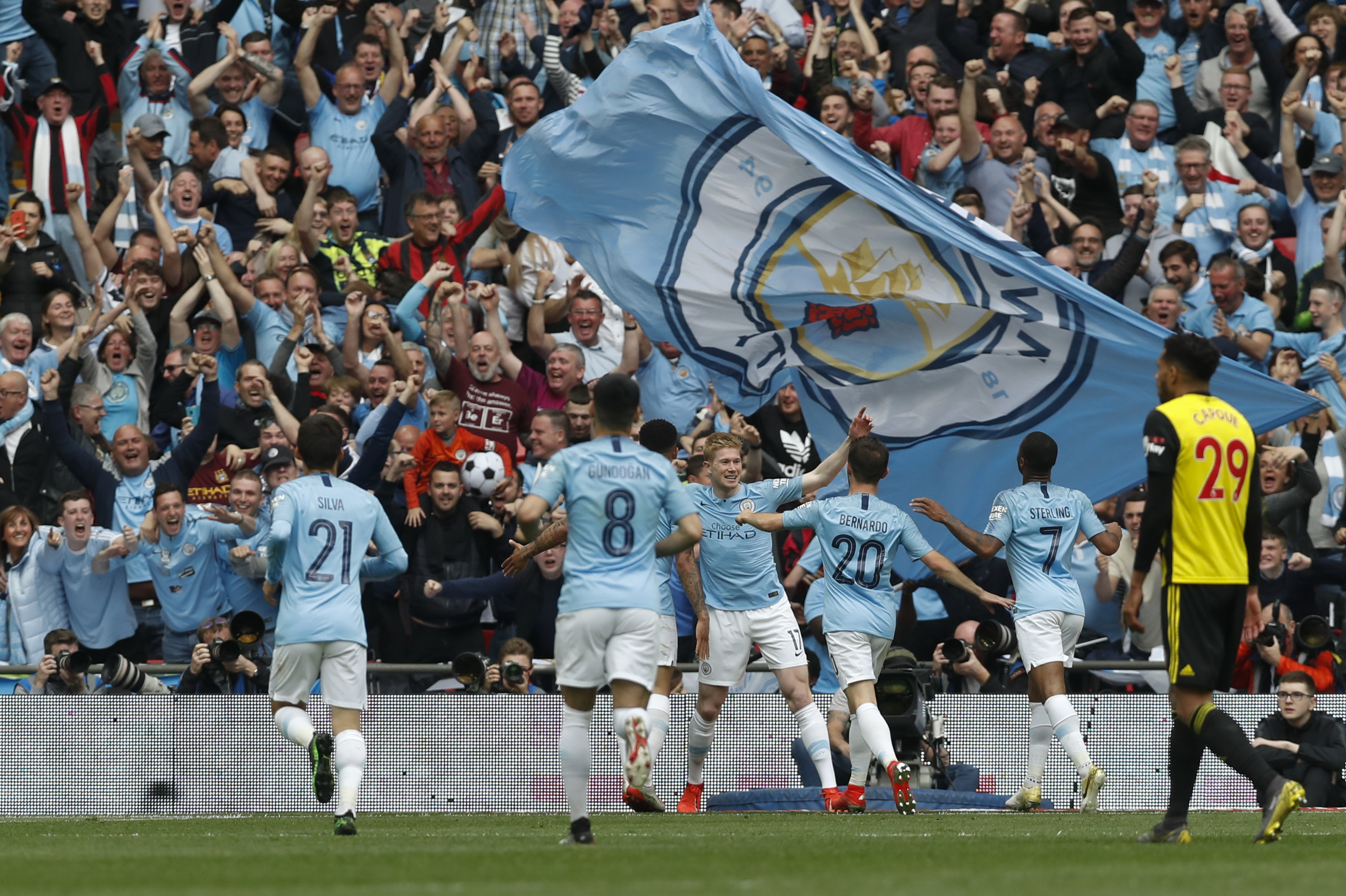 中国足坛2025赛季大结局：海港中超夺冠，国安收获足协杯