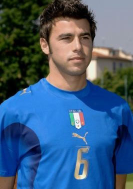 米体：莫拉塔妻子被发现已不再佩戴婚戒，二人感情陷入危机